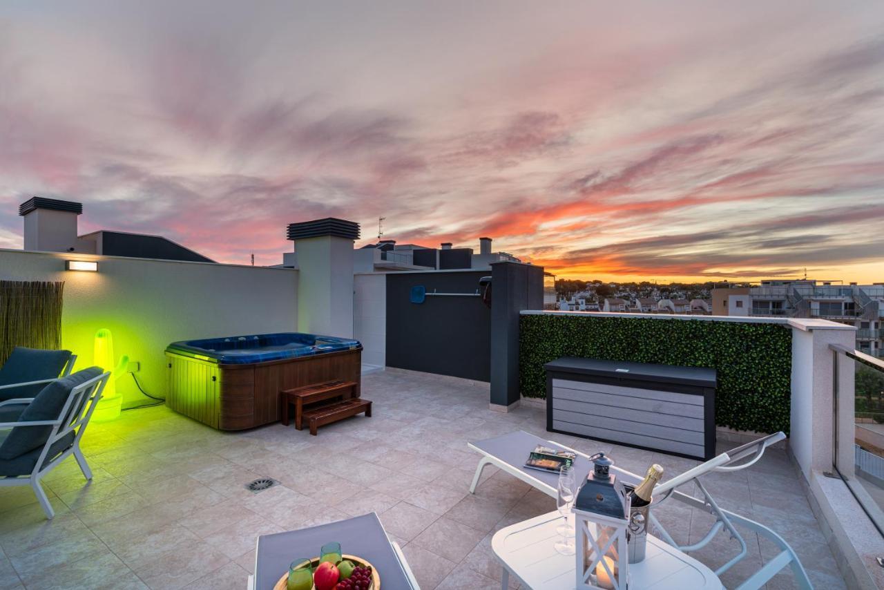 Appartamento La Zenia Cocoon - Luxury Penthouse With Jacuzzi, 2 Pools, Indoor Heated Pool, Sauna, Gym, Playstation Dehesa de Campoamor  Esterno foto